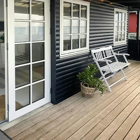 Breathtaking Sea View At Dinestrup Feriehus *